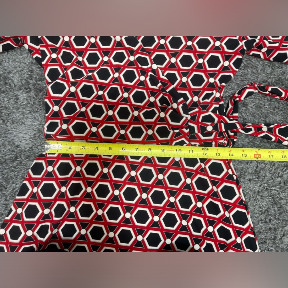 Geometric Patterned Dress - Red and Black R&K short sleeve stretchy size 10 - Picture 13 of 17